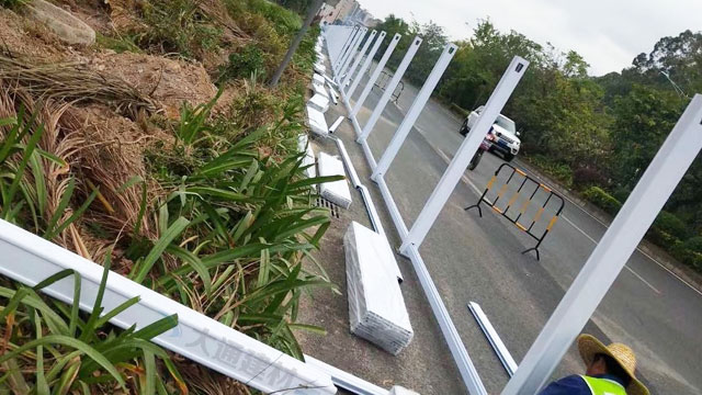 東莞PVC隔離欄_東莞樟木頭鎮(zhèn)馬路pvc圍擋安裝-東莞-深圳市大通建材有限公司鋼圍擋生產(chǎn)定制廠家